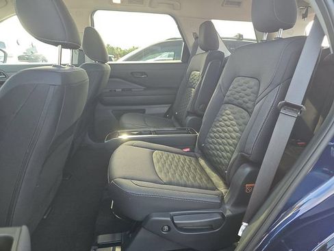 Certified 2025 Nissan Pathfinder SV w/ SV Premium Package FWD image 4