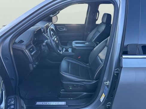 Used 2024 Chevrolet Suburban Premier image 17