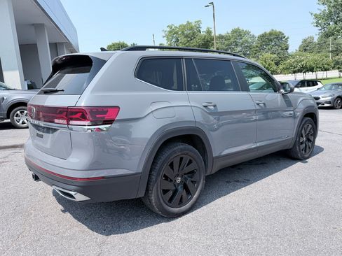 Used 2026 Volkswagen Atlas SE FWD image 6
