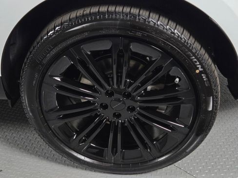 New 2026 Land Rover Range Rover Long Wheelbase SE image 10