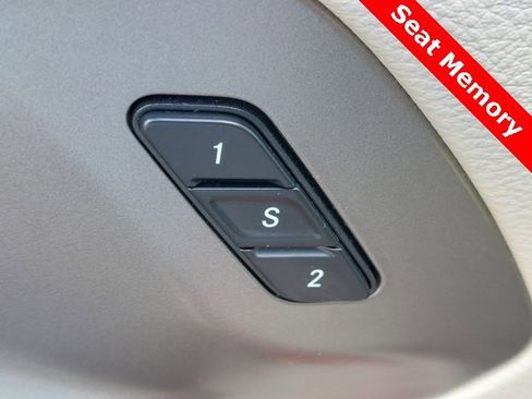Used 2022 Chrysler Pacifica Touring-L image 19