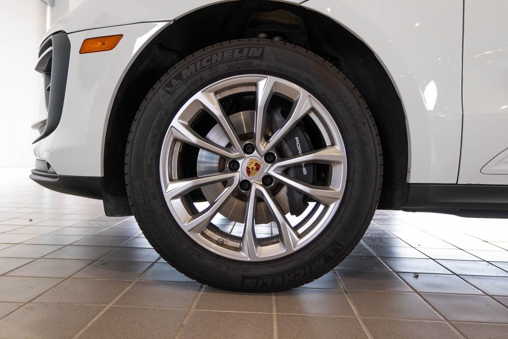 Certified 2026 Porsche Macan AWD/4WD image 11