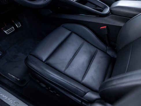 Certified 2025 Porsche Macan 4S Electric AWD/4WD image 43