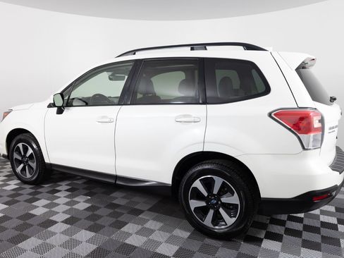 Used 2017 Subaru Forester 2.5i Premium AWD/4WD image 4