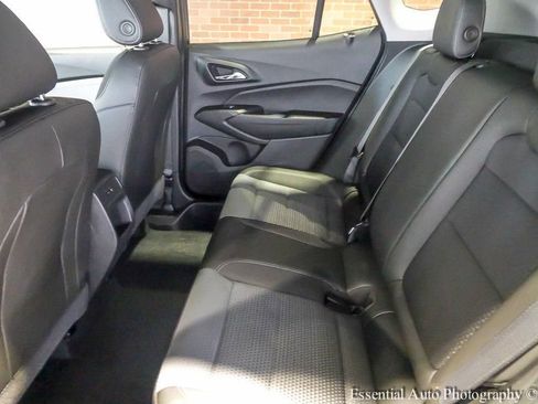 Used 2024 Chevrolet Trax LT w/ Driver Confidence Package FWD image 17