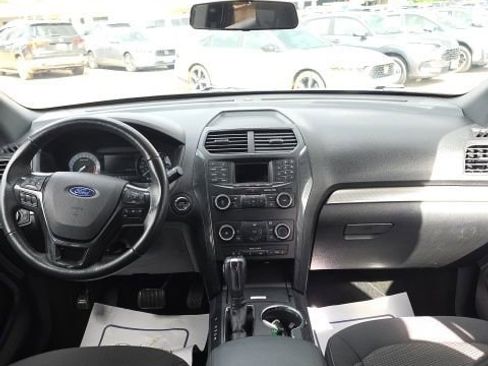 Used 2018 Ford Explorer XLT FWD image 14