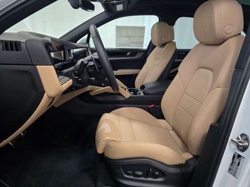 New 2026 Porsche Cayenne image 14