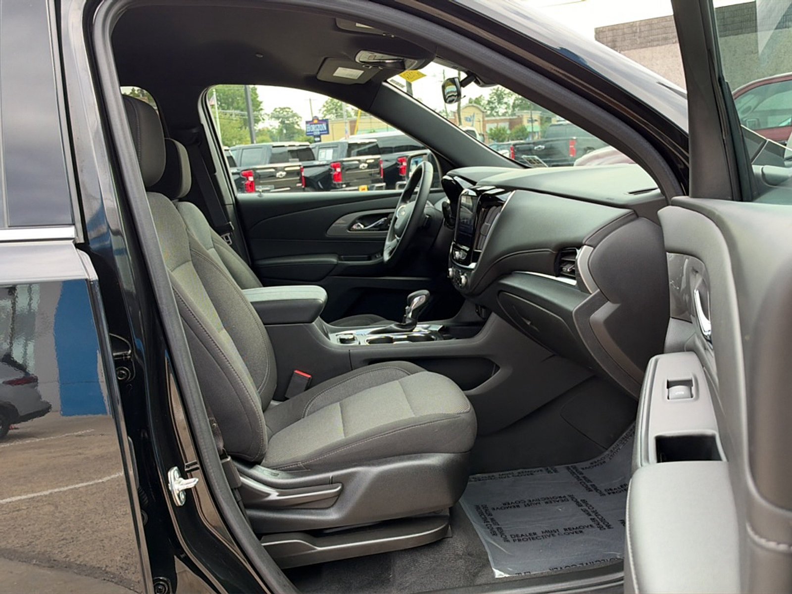 Used 2023 Chevrolet Traverse LT FWD image 14