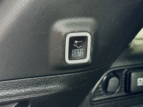 Used 2024 Jeep Grand Cherokee Limited image 29