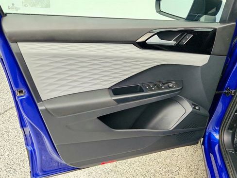 Used 2023 Volkswagen Taos S image 10