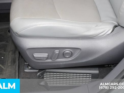 Used 2021 Toyota Sienna Limited FWD image 12