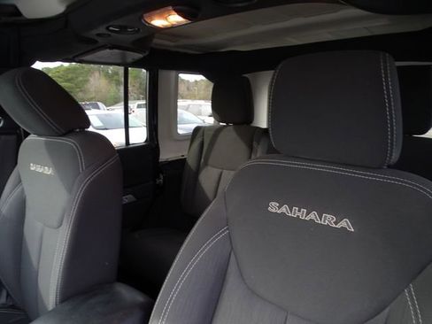 Used 2016 Jeep Wrangler Unlimited Sahara w/ Connectivity Group image 20