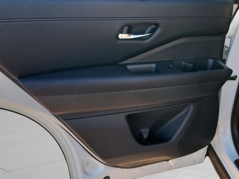 Certified 2024 Nissan Pathfinder SL image 13