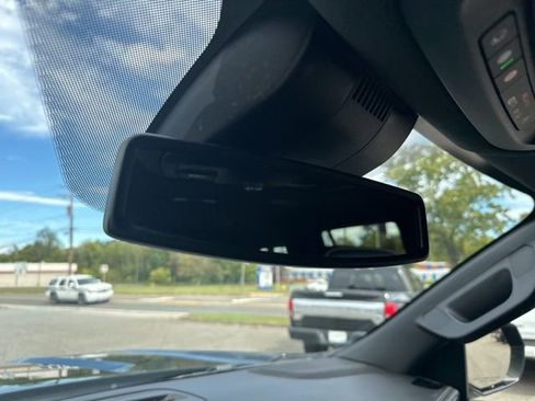 Used 2024 GMC Yukon XL SLT image 31