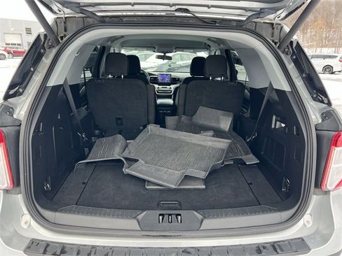 Used 2022 Ford Explorer XLT image 24