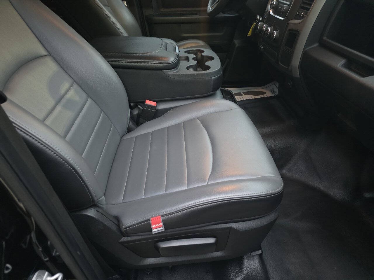 Used 2021 RAM 1500 Tradesman w/ Chrome Appearance Group AWD/4WD image 9
