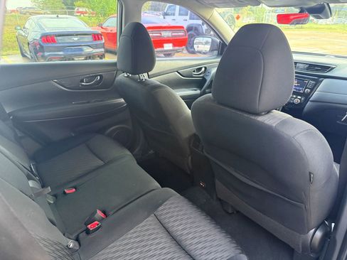 Used 2019 Nissan Rogue SV image 37