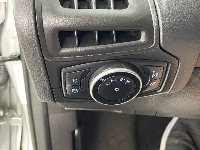 Used 2016 Ford Focus SE w/ Equipment Group 201A FWD image 16