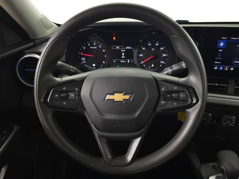 Used 2024 Chevrolet Trax LS w/ LS Convenience Package FWD image 19
