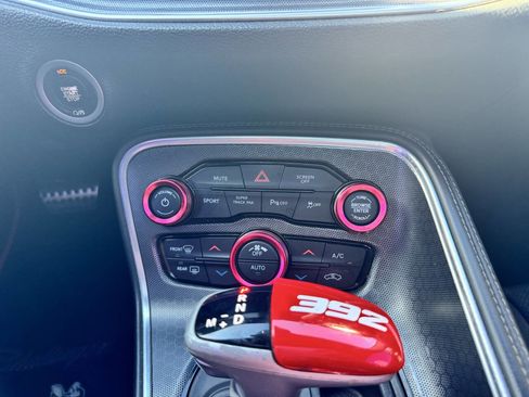 Used 2018 Dodge Challenger R/T Scat Pack w/ Leather Interior Group RWD image 37