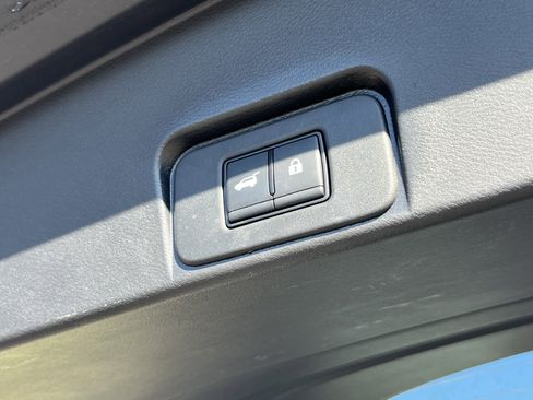 Used 2023 Nissan Rogue SV w/ SV Premium Package image 6