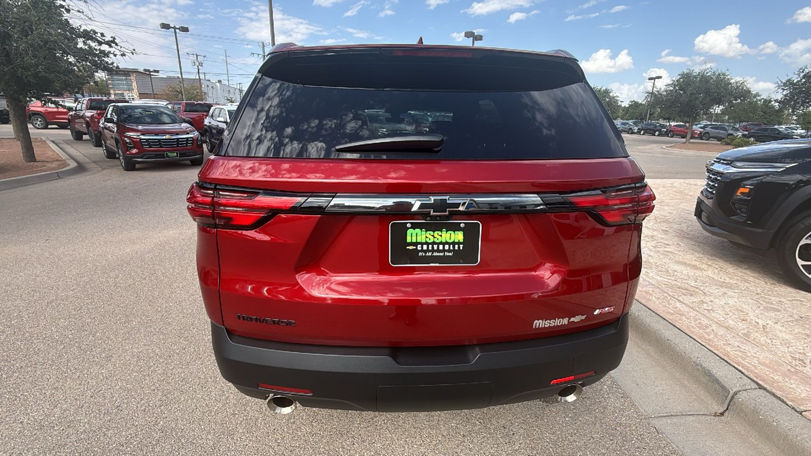 Used 2023 Chevrolet Traverse RS FWD image 6
