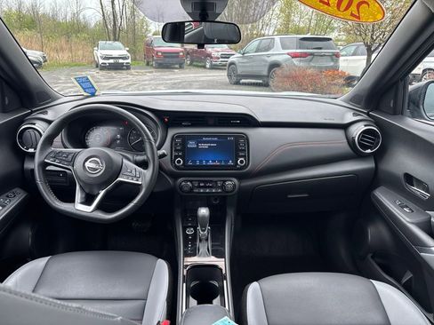 Used 2024 Nissan Kicks SR w/ SR Premium Package FWD image 16