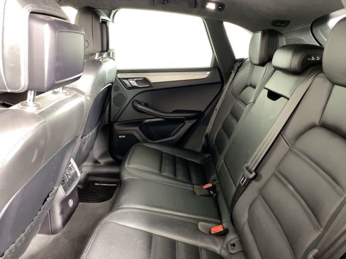 Used 2018 Porsche Macan Turbo w/ Premium Package Plus image 21