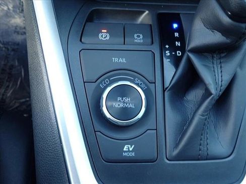 Used 2025 Toyota RAV4 LE AWD/4WD image 20
