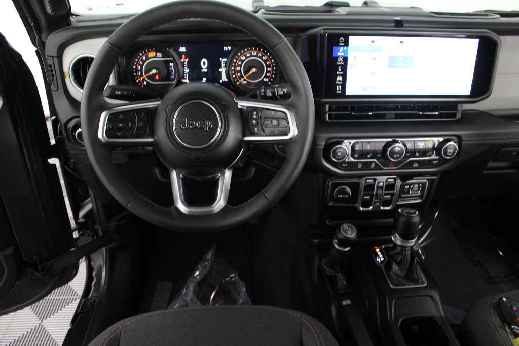 Used 2026 Jeep Wrangler Unlimited Sahara AWD/4WD image 17