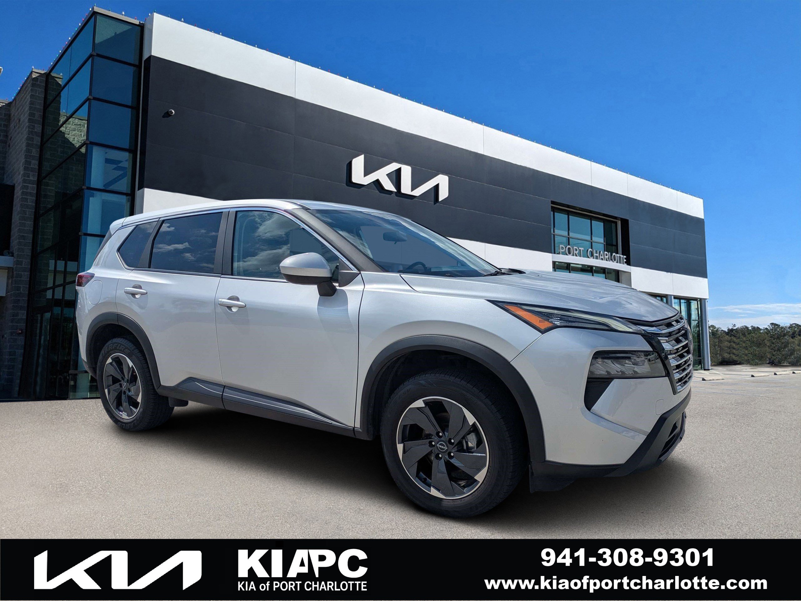 Used 2025 Nissan Rogue SV FWD image 1