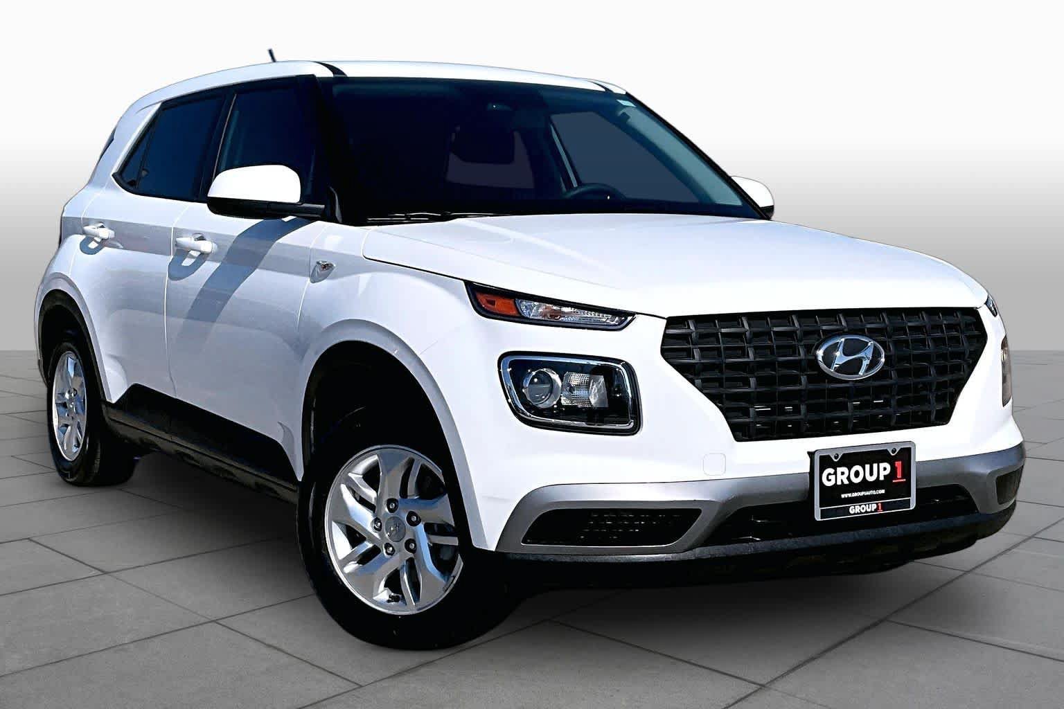 Used 2026 Hyundai Venue SE FWD image 3