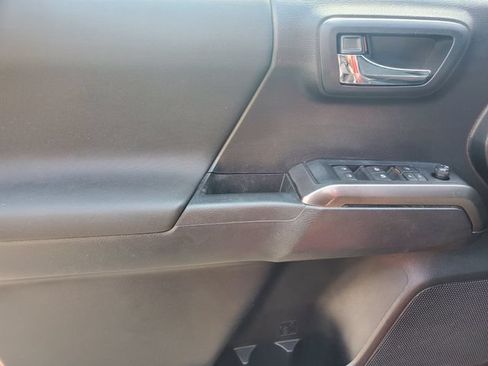 Used 2019 Toyota Tacoma TRD Sport AWD/4WD image 14