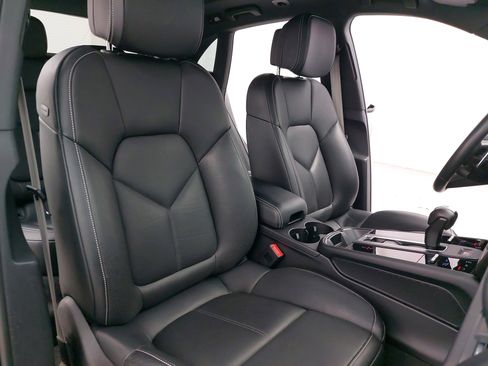 Used 2024 Porsche Macan Turbo w/ Premium Plus Package image 12