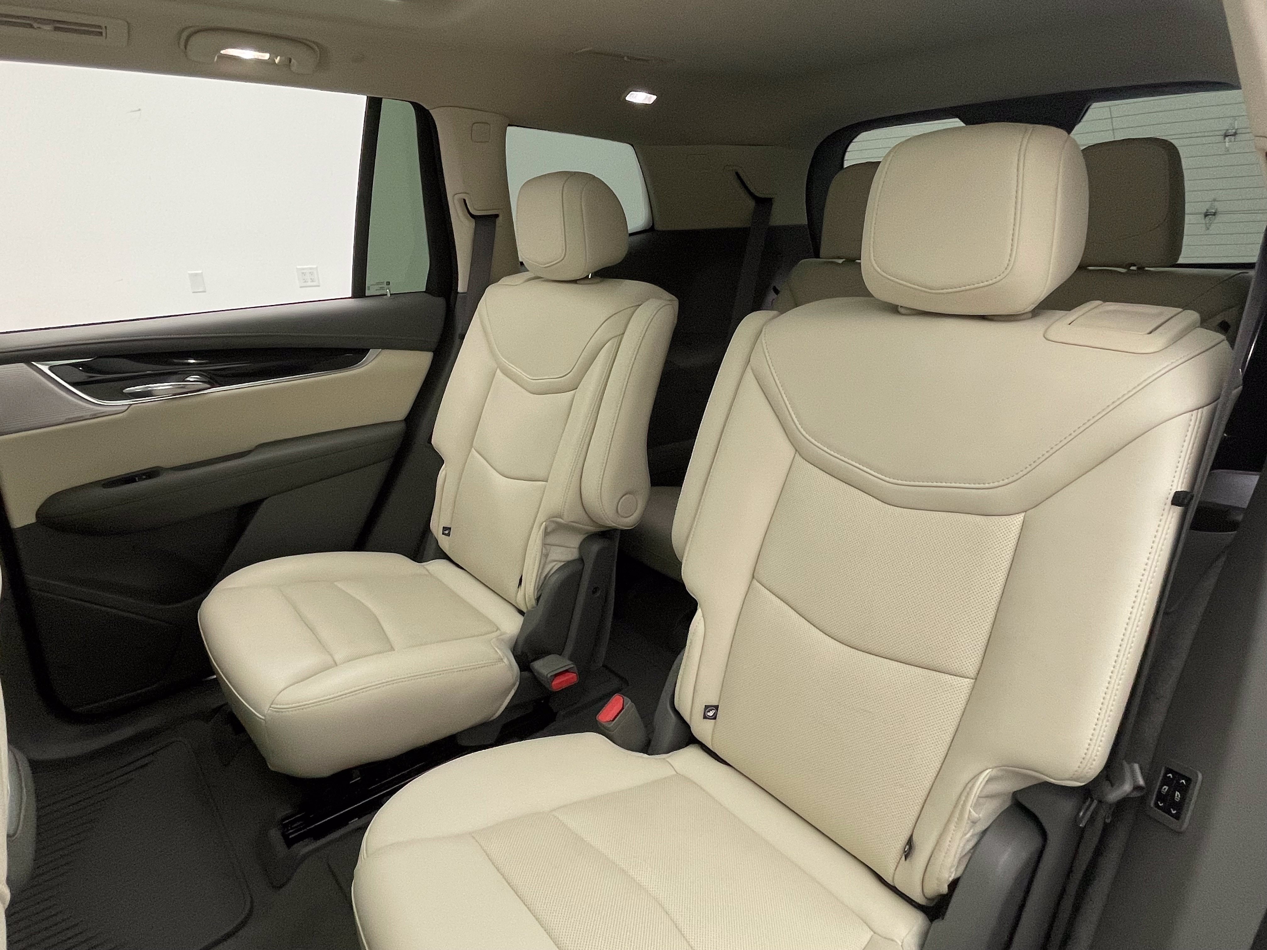 Used 2024 Cadillac XT6 Premium Luxury FWD image 46