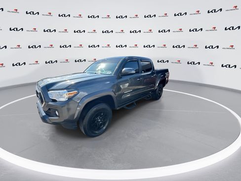 Used 2022 Toyota Tacoma SR5 image 4