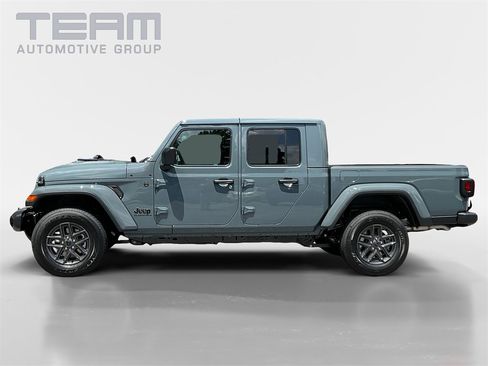 New 2025 Jeep Gladiator Sport image 4