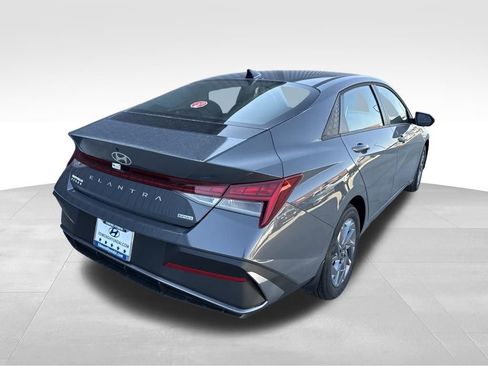 New 2026 Hyundai Elantra Hybrid FWD image 7