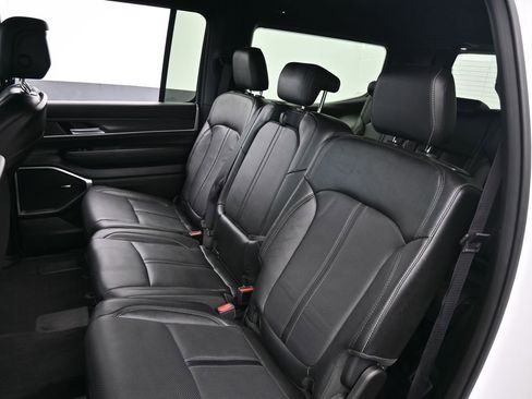 Used 2023 Jeep Wagoneer Series III w/ Preferred Equipment Group image 37