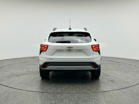 Used 2025 Chevrolet Trax LT FWD image 7
