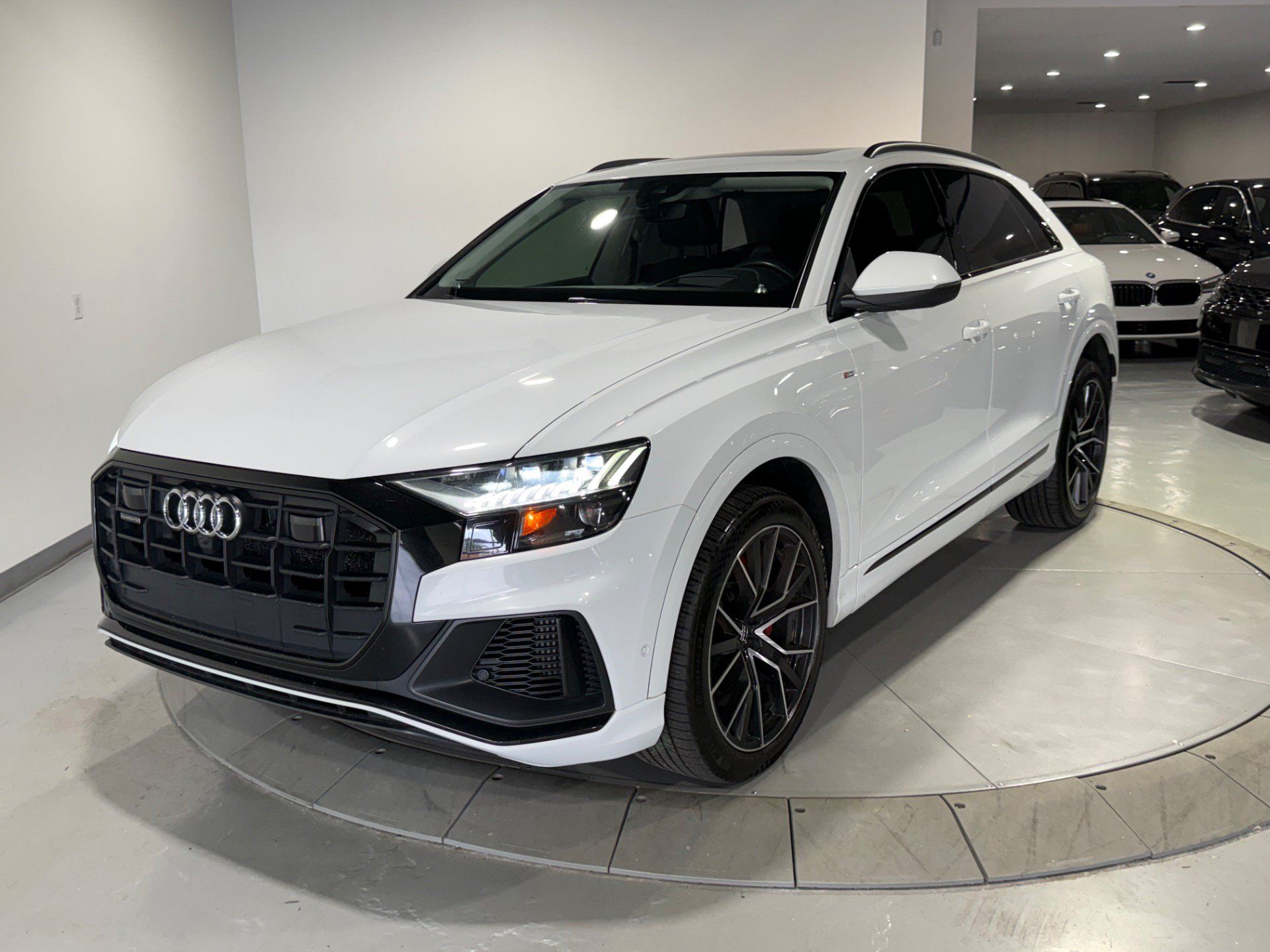 Used 2019 Audi Q8 Prestige w/ Luxury Package AWD/4WD image 12