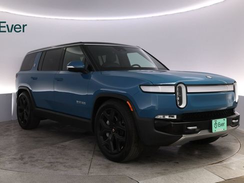Used 2024 Rivian R1S Adventure AWD/4WD image 13
