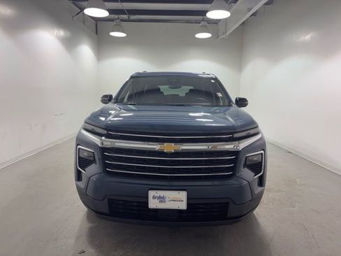 Certified 2025 Chevrolet Traverse LT image 2