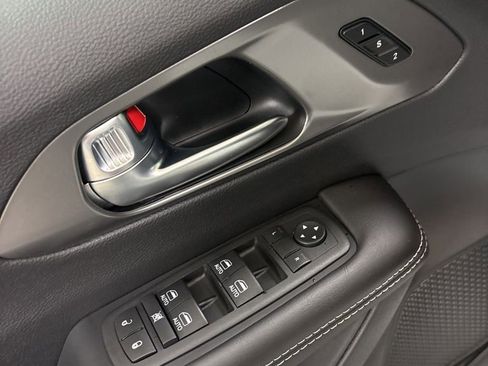 New 2026 Chrysler Pacifica Select image 18