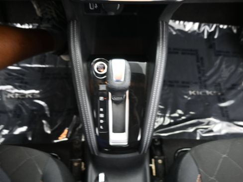 Used 2018 Nissan Kicks SR FWD image 17