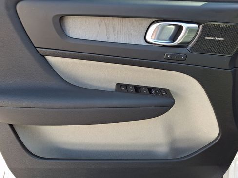 Used 2024 Volvo XC40 B5 Plus w/ Climate Package image 13