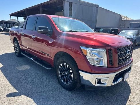 Used 2019 Nissan Titan SV RWD image 3