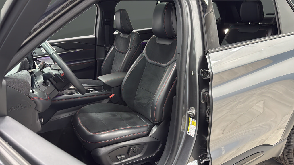 Used 2025 Ford Explorer ST w/ Sun And Sound Package AWD/4WD image 9