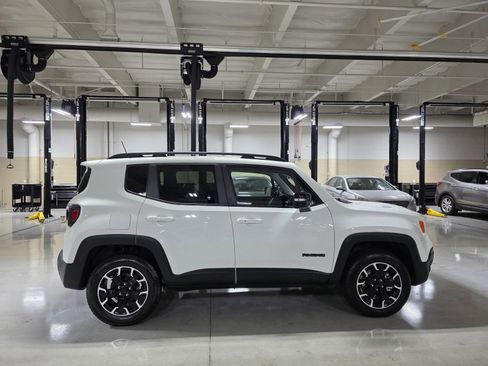 Used 2023 Jeep Renegade Latitude image 8