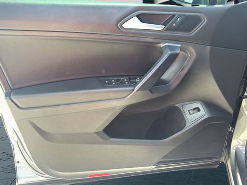 Used 2021 Volkswagen Tiguan SEL image 20